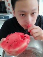 吃瓜达人小帅哥视频大全,揭秘热门视频背后的趣味故事