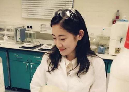 清华大学女孩吃瓜视频,揭秘校园生活趣味瞬间