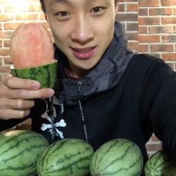 广西夫妻网红吃瓜视频,揭秘网络红人幕后生活点滴